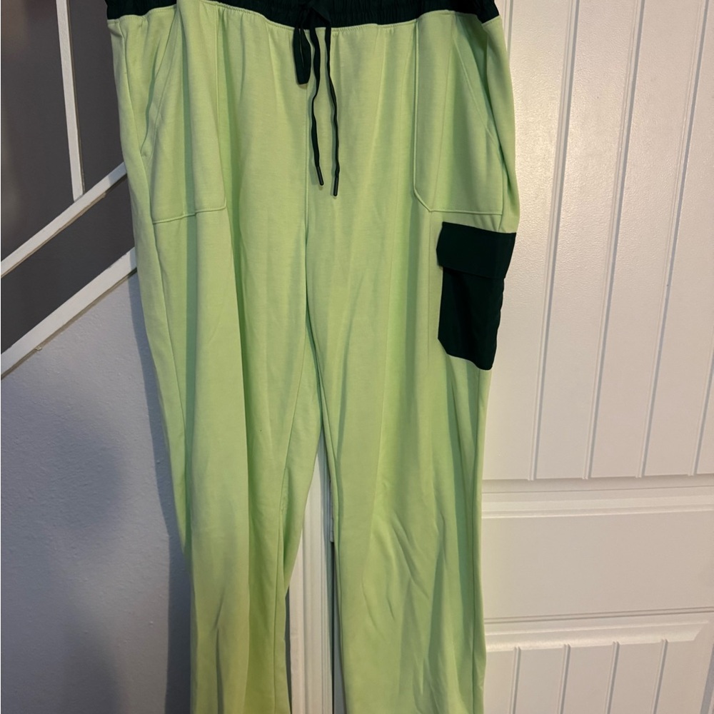 Tek Gear Women’s 1X Dark Green and Light Green Active Joggers